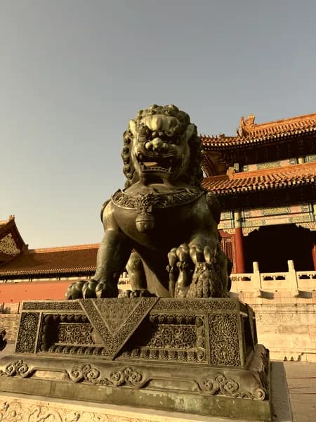 Chinese bronze lion statue
